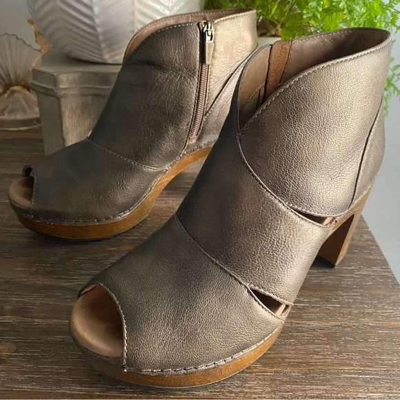 Dansko Delphina Leather Platform Peep Toe Block Heel Clog Booties 38 Aged Bronze - Picture 4 of 16